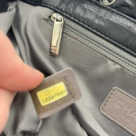 Chanel Divine Flap Handbag Black and White Quilted Leather - Picture 12 of 13